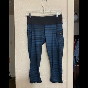 Women Luluemon crop leggings size 4